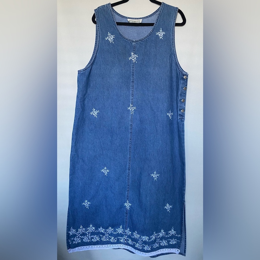 Vintage Dressbarn Women Denim Maxi Dress Blue Embroidered Modest Sleeveless READ